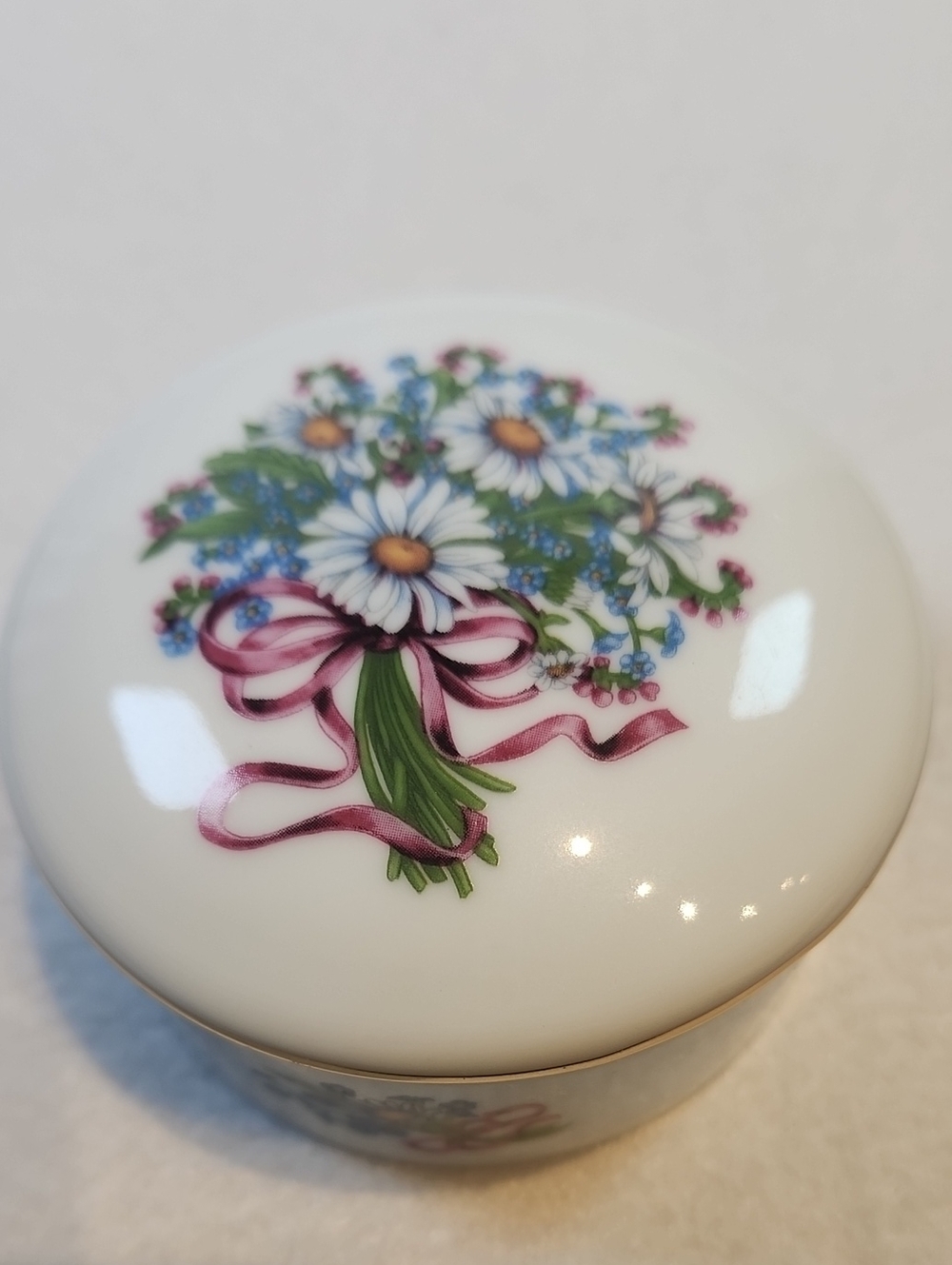 1989 Heritage House Ceramic Jewelry Trinket Music Box